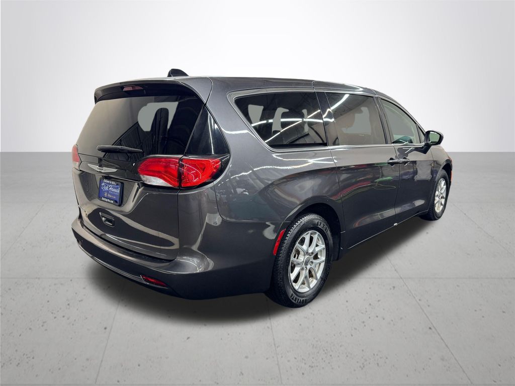 2023 Chrysler Voyager LX
