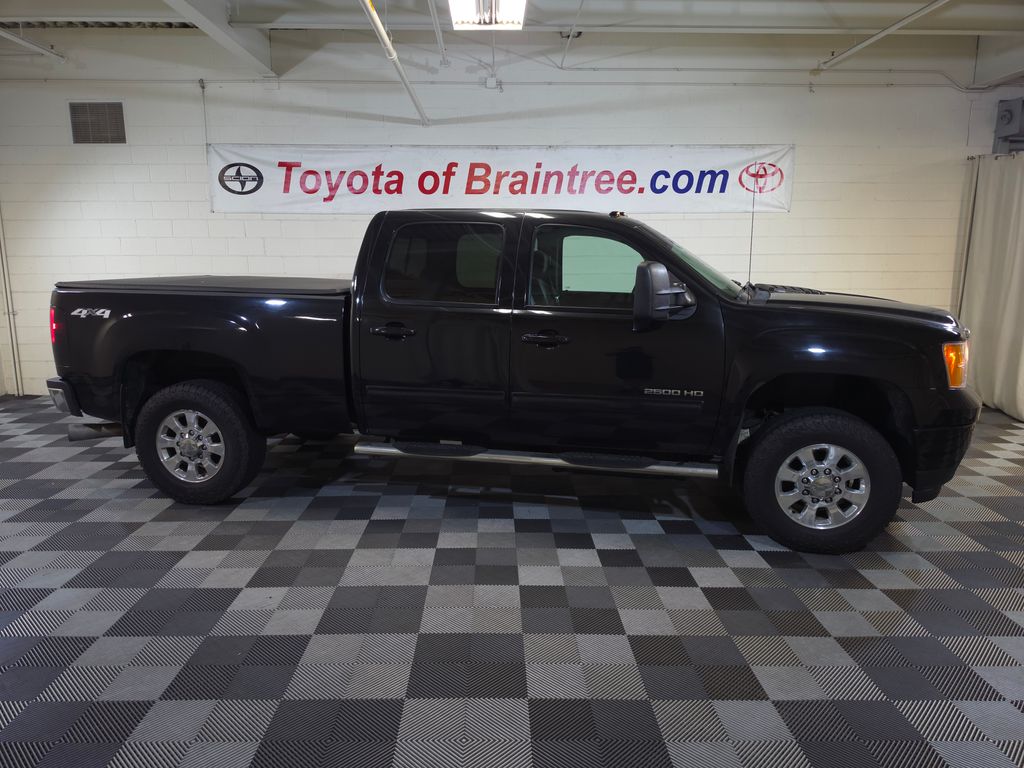 Onyx Black 2014 GMC Sierra 2500HD Pickup Truck Four-Wheel Drive 6-Speed Automatic