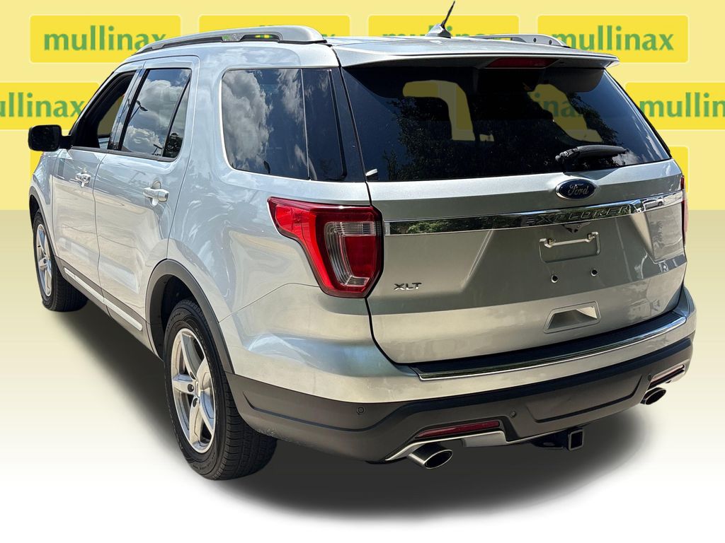 Used 2018 Silver Ford XLT image 9