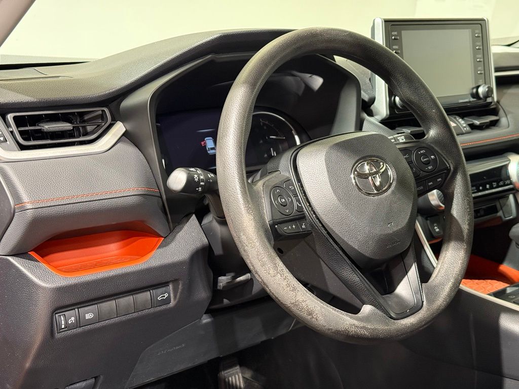 Thumbnail: 2019 Toyota RAV4 - 17