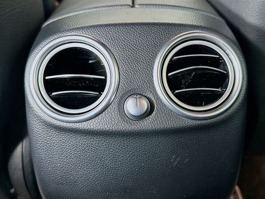 Thumbnail: 2020 Mercedes-Benz GLC - 24