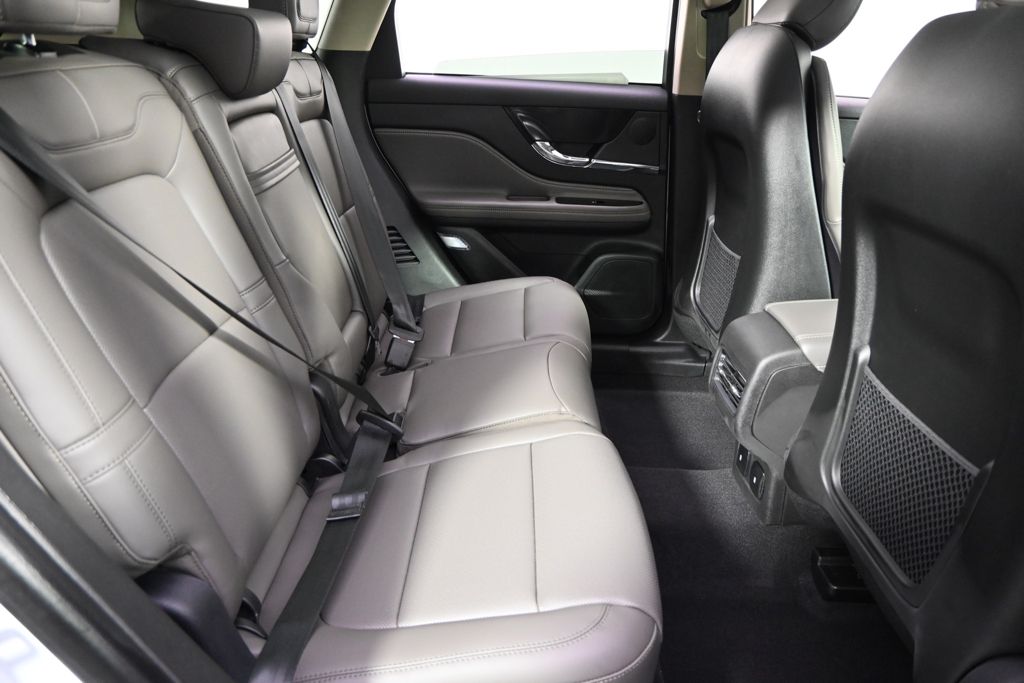 New 2026 White Lincoln Premiere image 18