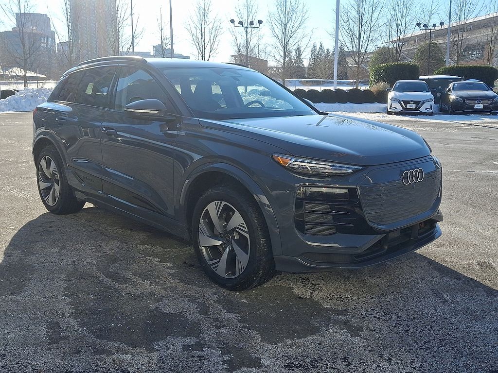 Thumbnail: 2025 Audi Q6 e-tron - 3