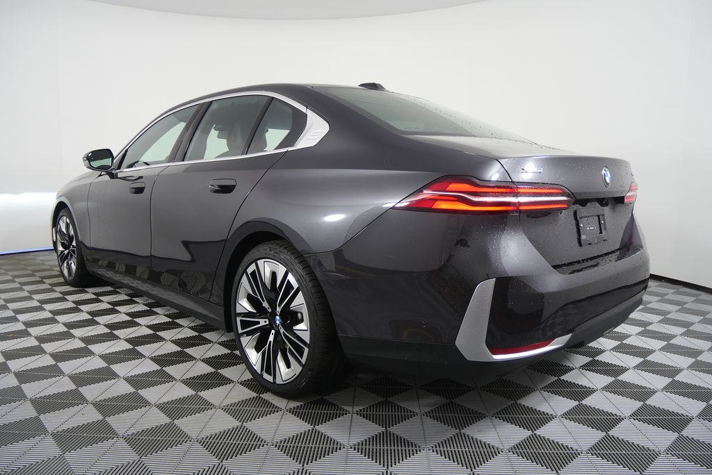 Thumbnail: 2025 BMW 5 Series - 5