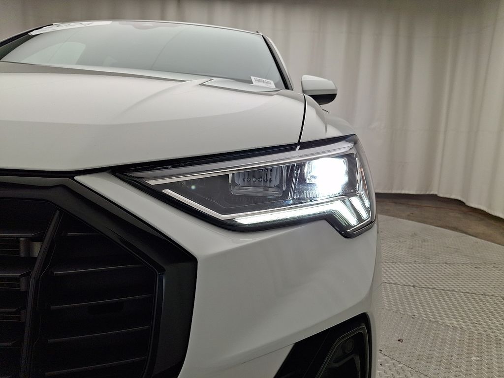 Thumbnail: 2024 Audi Q3 - 9