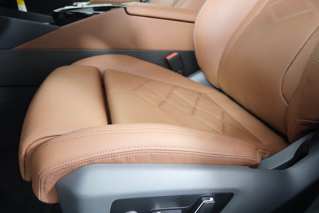 Thumbnail: 2026 BMW 5 Series - 10