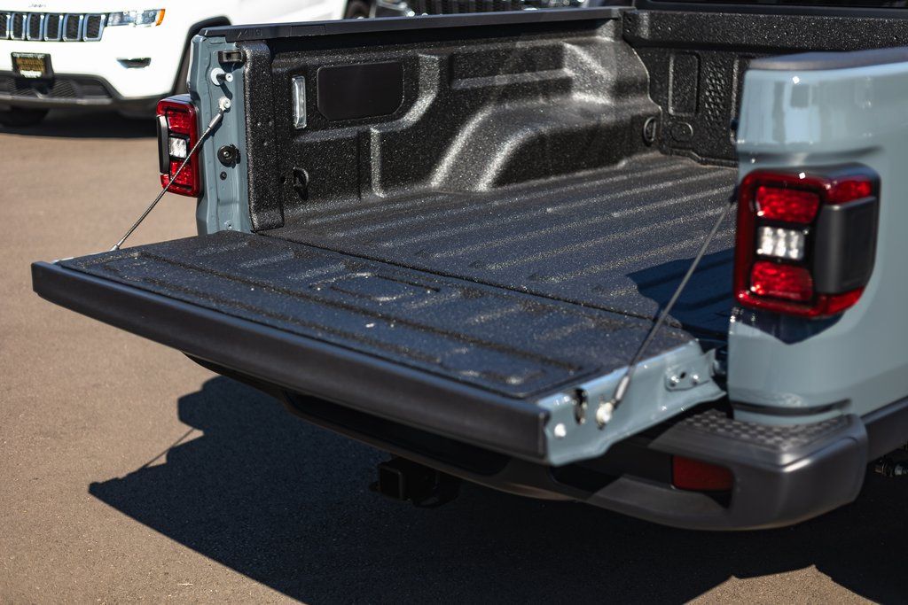 2025 Jeep Gladiator Willys thumbnail 9