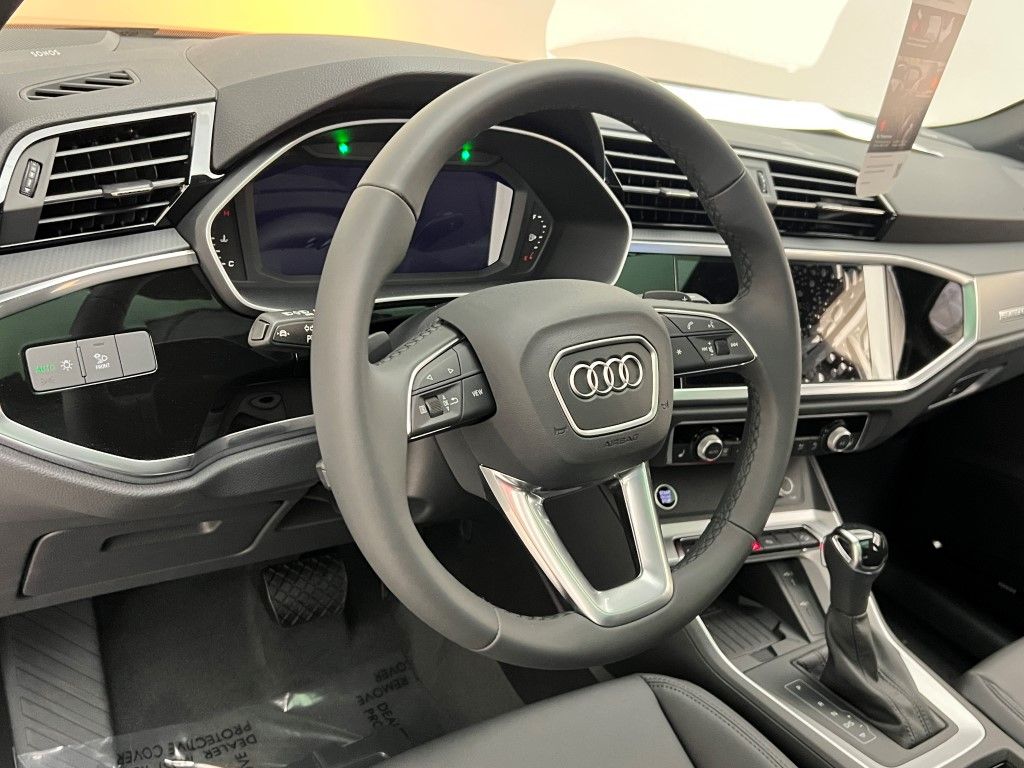 Thumbnail: 2025 Audi Q3 - 22
