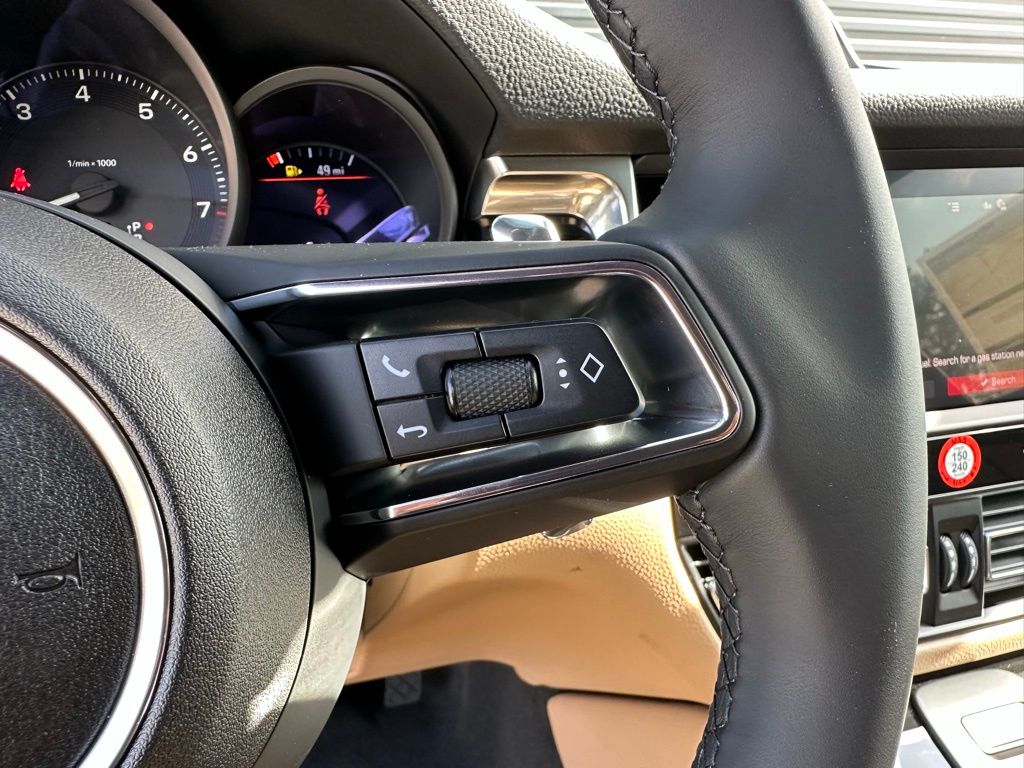 2025 Porsche Macan  20
