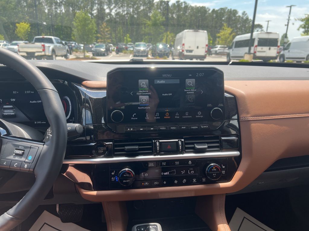 2025 Everest White Pearl Tricoat Nissan Pathfinder Platinum 4X4 SUV