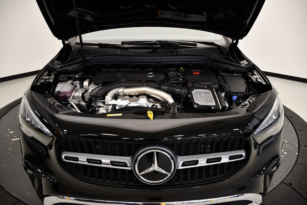 2025 Mercedes-Benz GLA 250 4MATIC 12