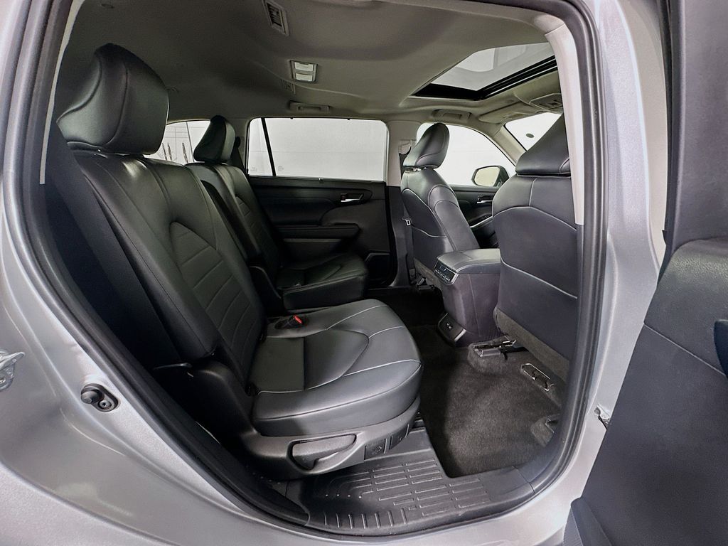 Thumbnail: 2024 Toyota Highlander - 28