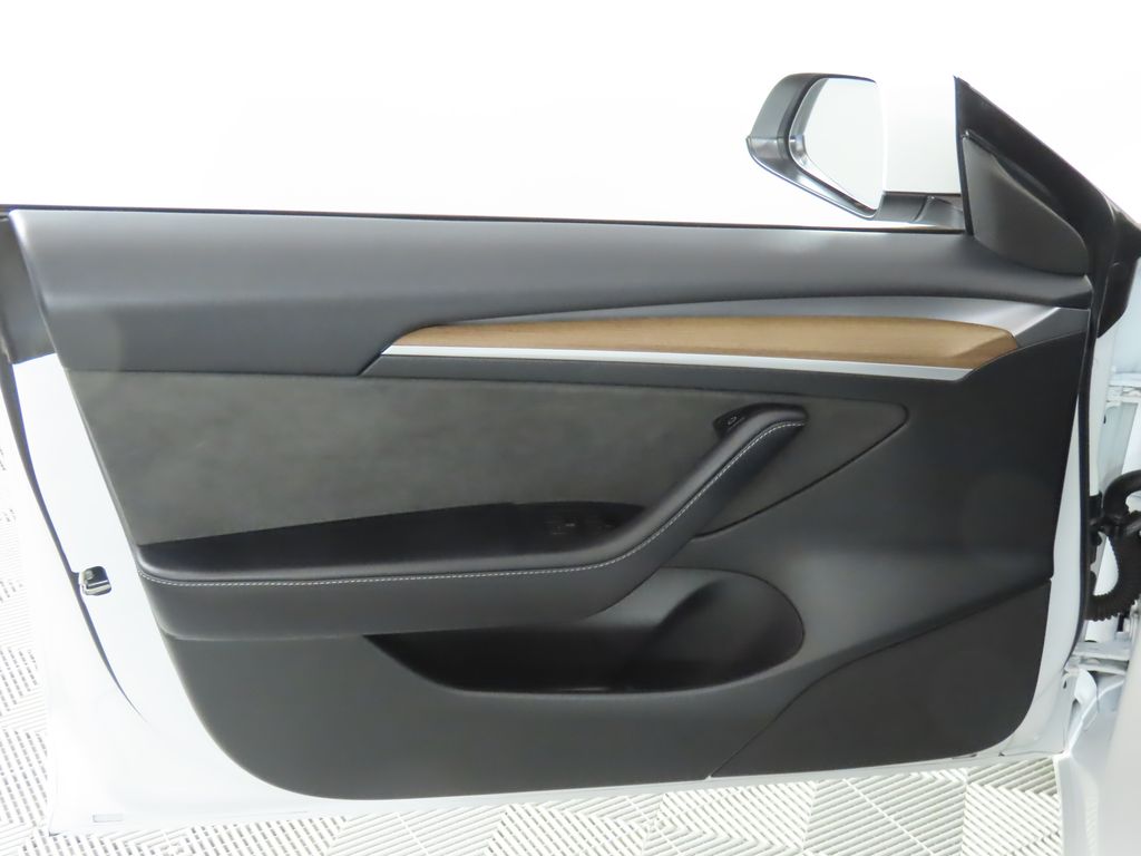 Thumbnail: 2023 Tesla Model 3 - 21