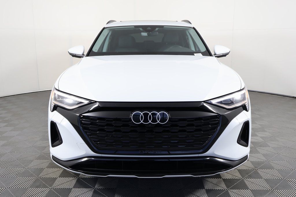 Thumbnail: 2024 Audi Q8 e-tron - 2