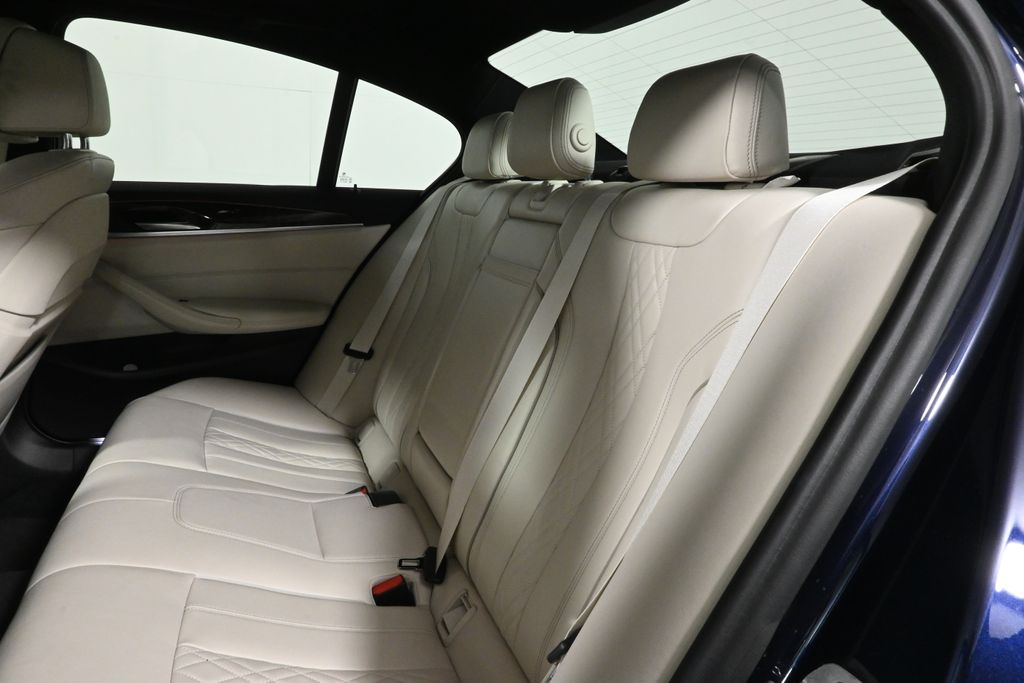 Thumbnail: 2017 BMW 5 Series - 5