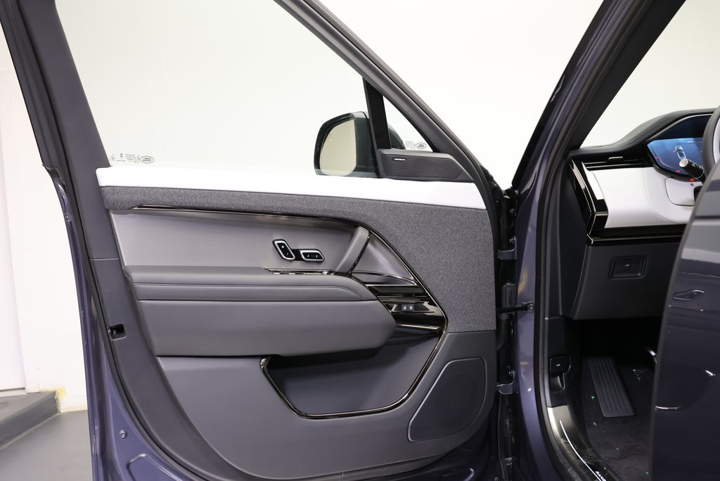 Thumbnail: 2026 Land Rover Range Rover Sport - 25
