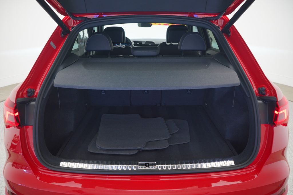 Thumbnail: 2023 Audi Q3 - 11