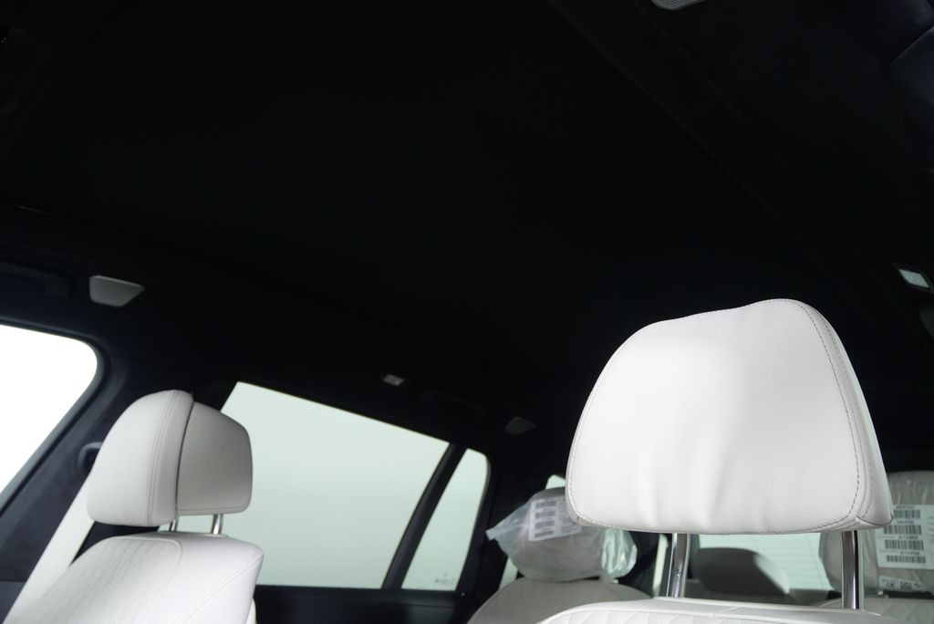 2025 BMW X7 Alpina XB7 12