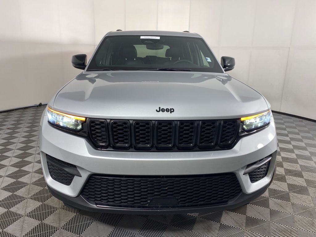 Certified Used 2024 Silver Jeep Altitude X image 9