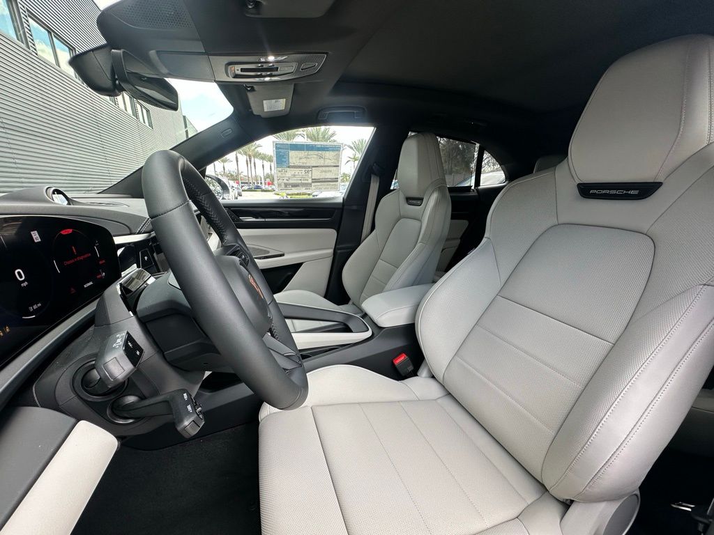 Thumbnail: 2026 Porsche Macan - 5