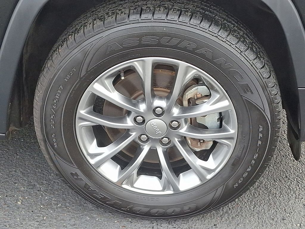 Thumbnail: 2021 Jeep Cherokee - 8