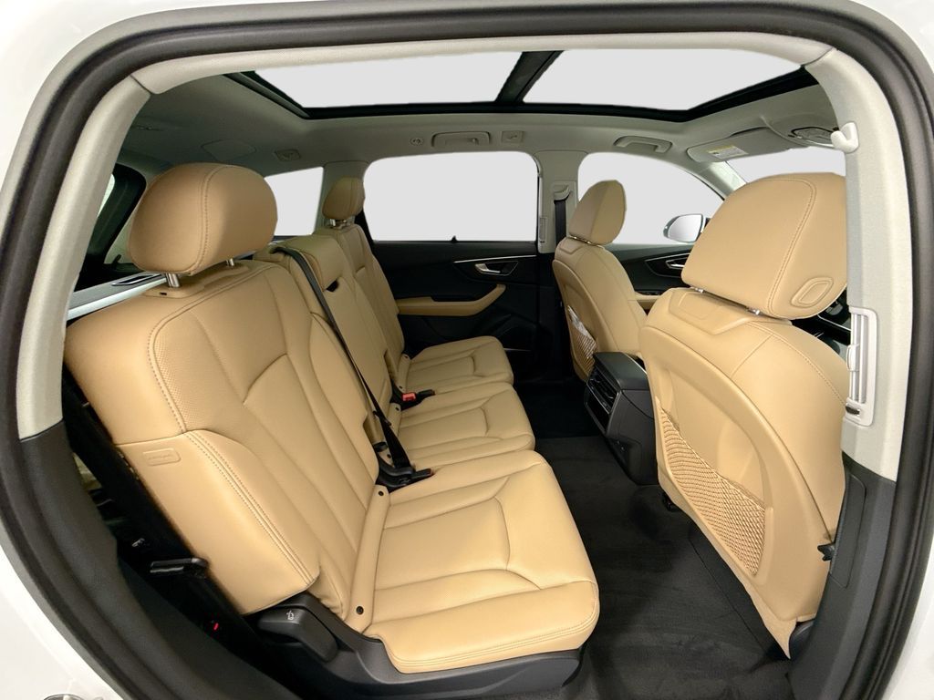 Thumbnail: 2026 Audi Q7 - 21