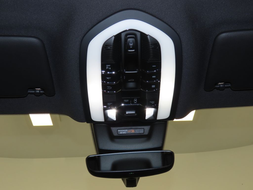 Thumbnail: 2026 Porsche Macan - 31