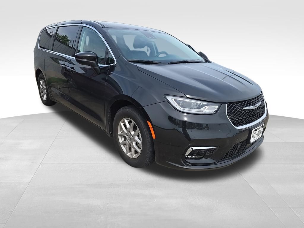 Used 2023 Chrysler Pacifica Van