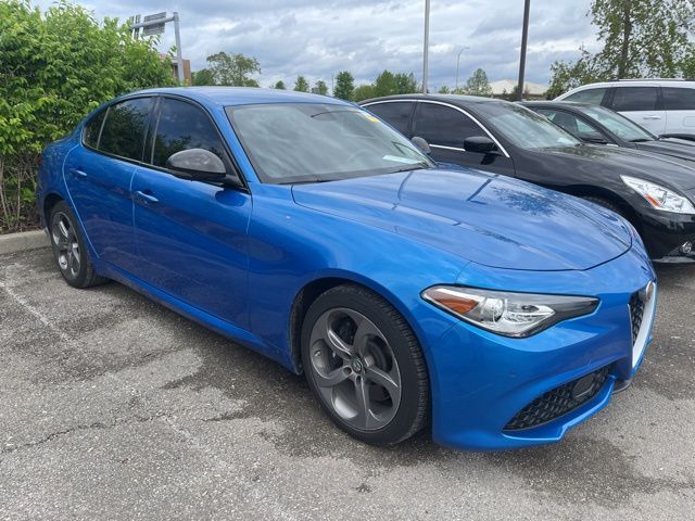 2017 Alfa Romeo Giulia Base 2