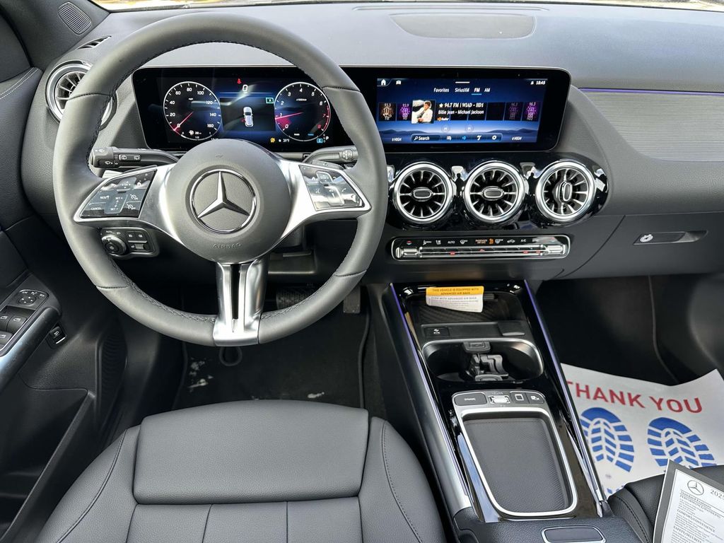 2025 Mercedes-Benz GLA 250 4MATIC 8