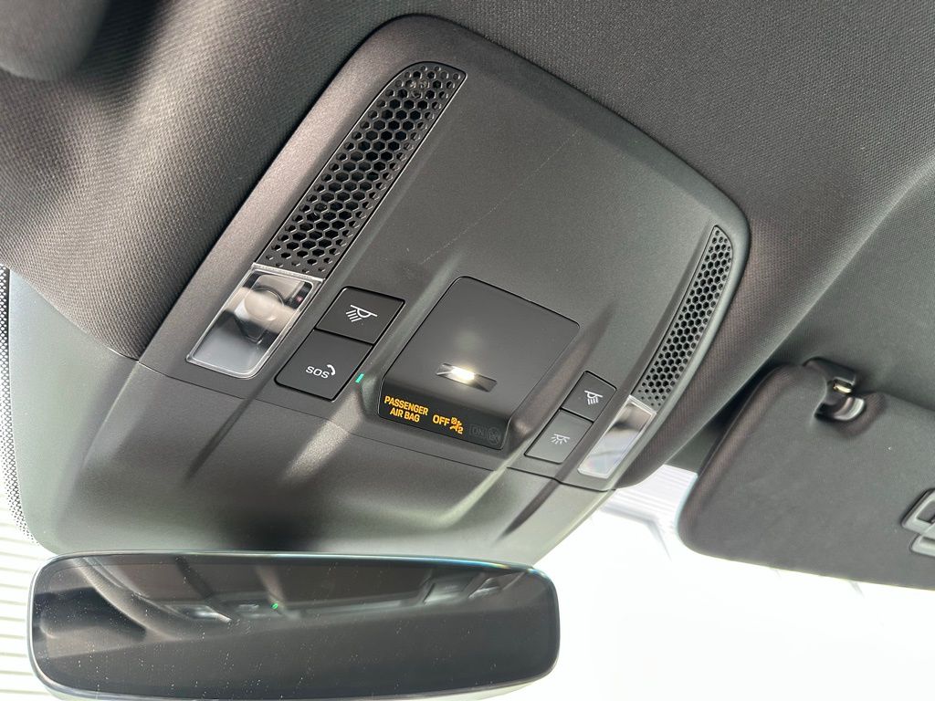 Thumbnail: 2023 Porsche Taycan - 30