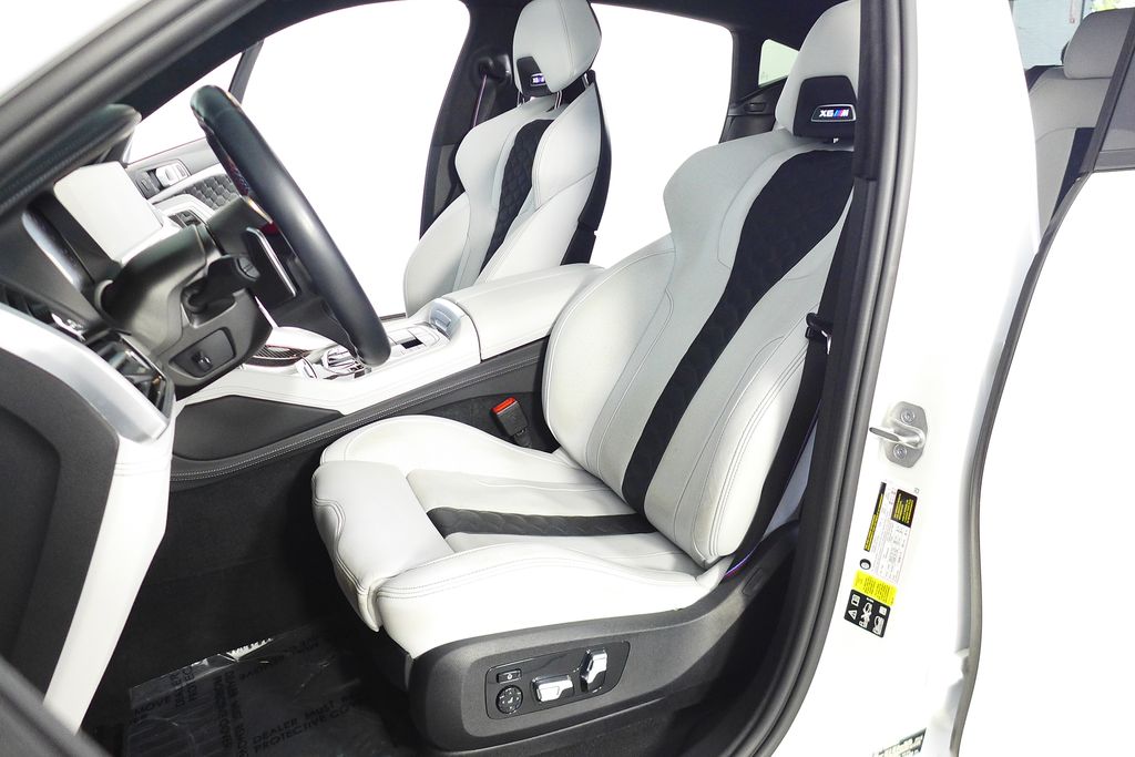 Thumbnail: 2023 BMW X6 - 21