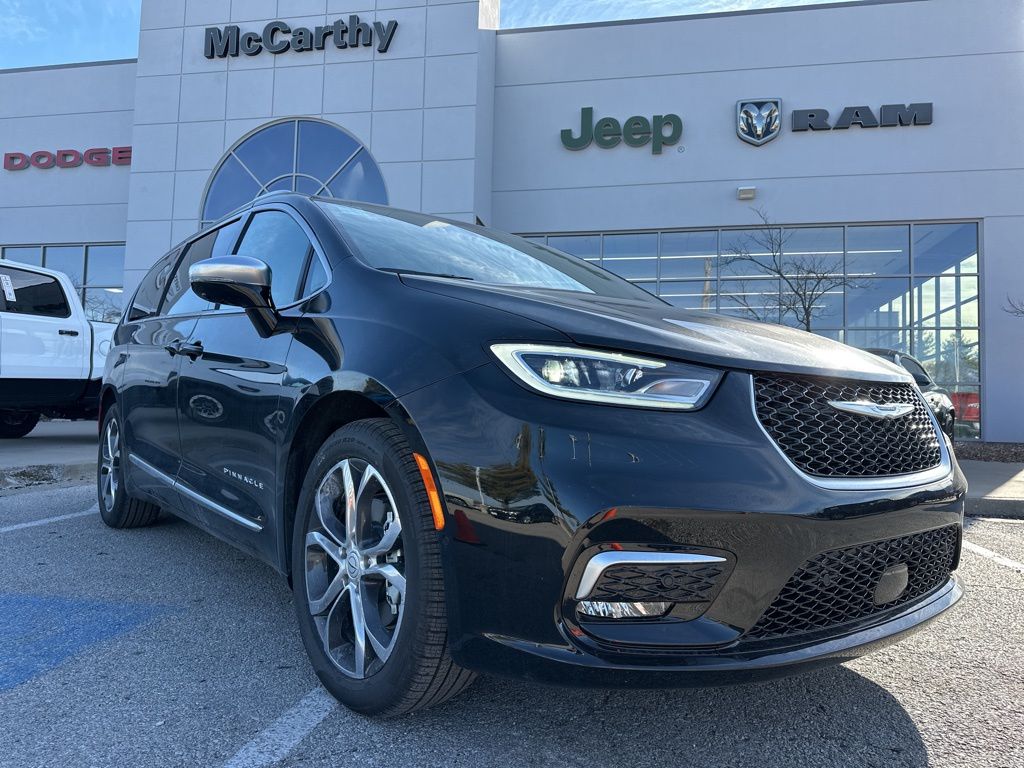 2026 Chrysler Pacifica Pinnacle's photo