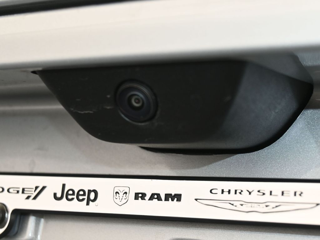 New 2026 silver zynith clearcoat Jeep Laredo image 31