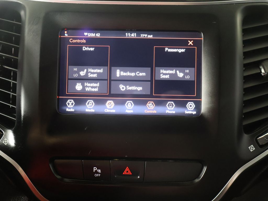 Used 2019 Gray Jeep Latitude Plus image 41
