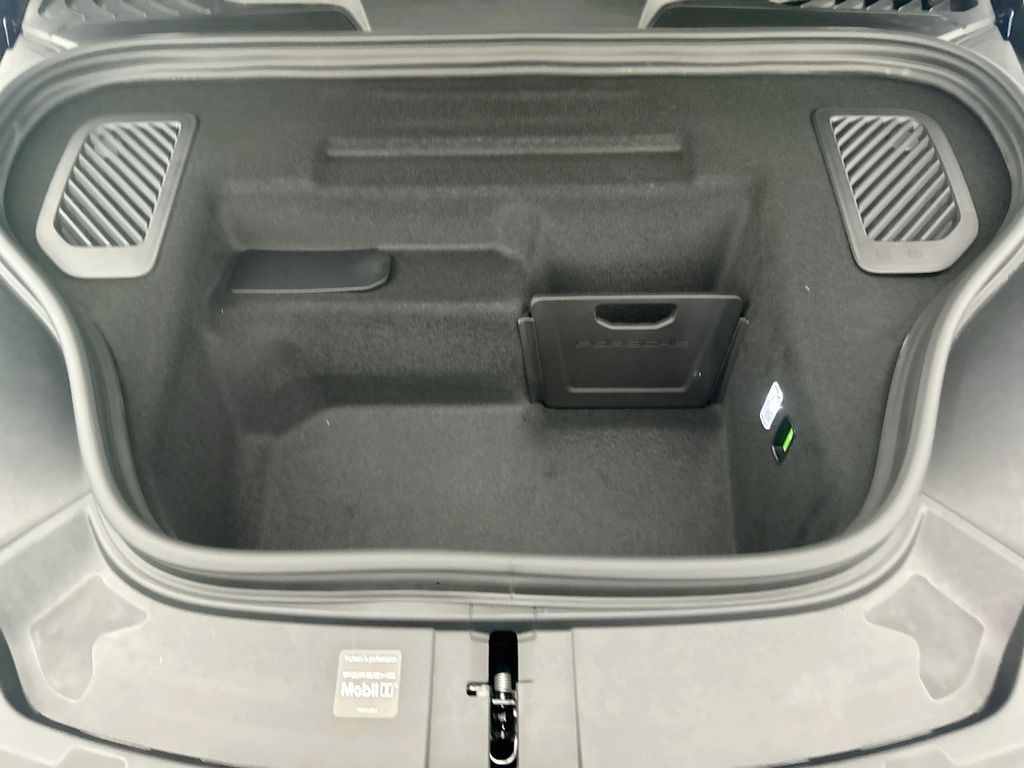 Thumbnail: 2026 Porsche Macan - 29