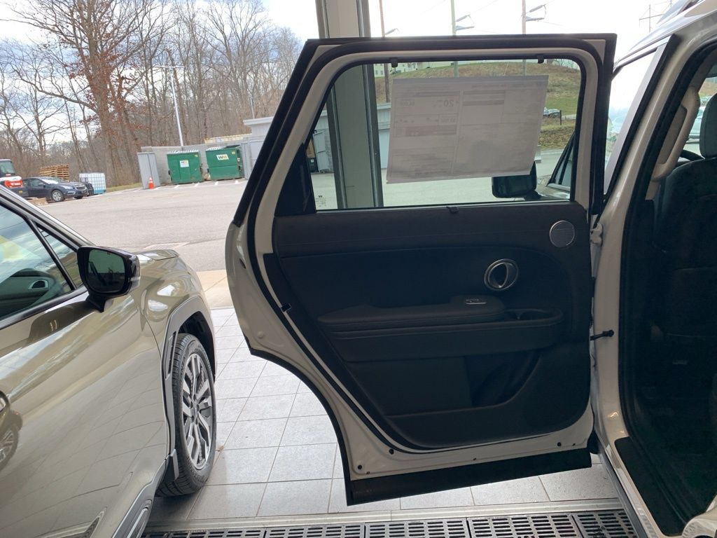 New 2026 White Hyundai SEL image 13