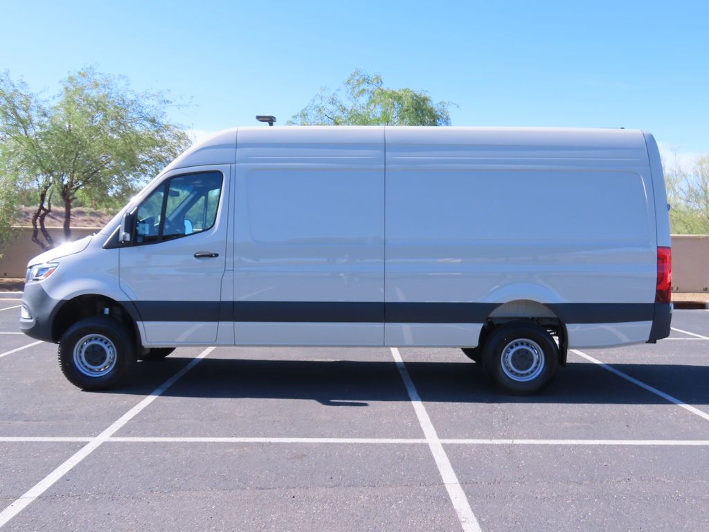 2025 Mercedes-Benz Sprinter 2500 8