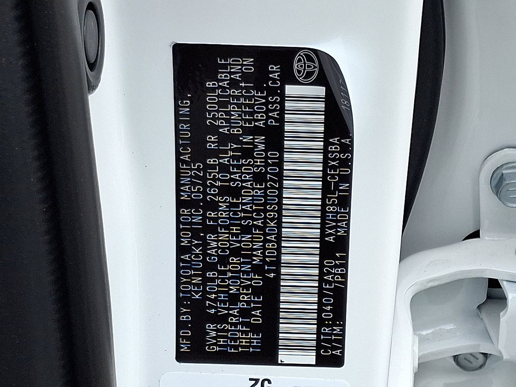 2025 Toyota Camry SE 16