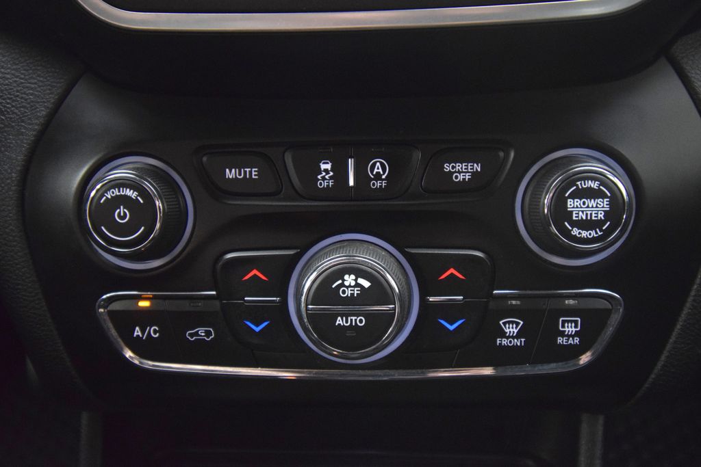 used 2019 Jeep Cherokee car, priced at $14,000