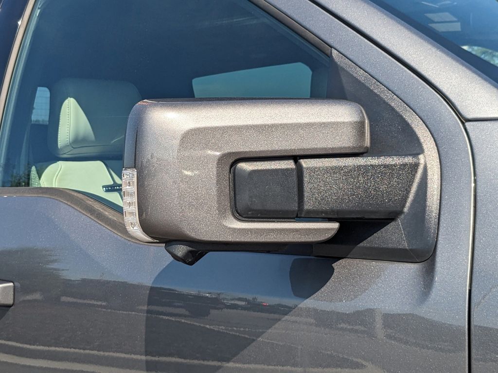 2025 Ford F-150 Lightning Platinum
