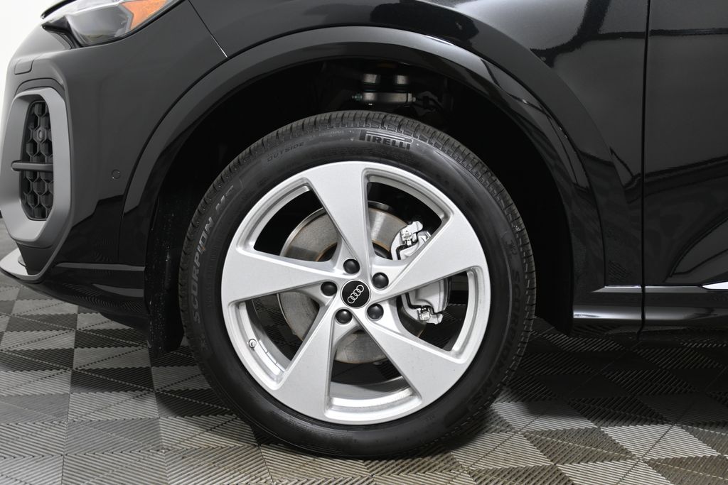 Thumbnail: 2025 Audi Q5 - 11