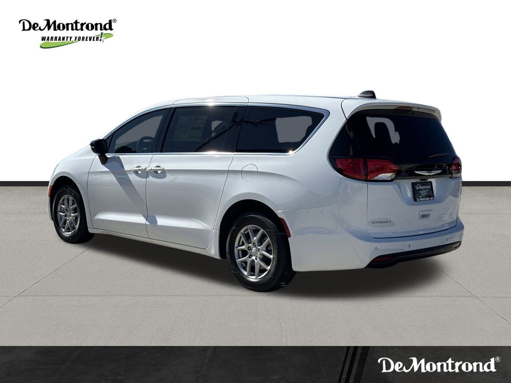 2026 Chrysler Voyager LX - 6