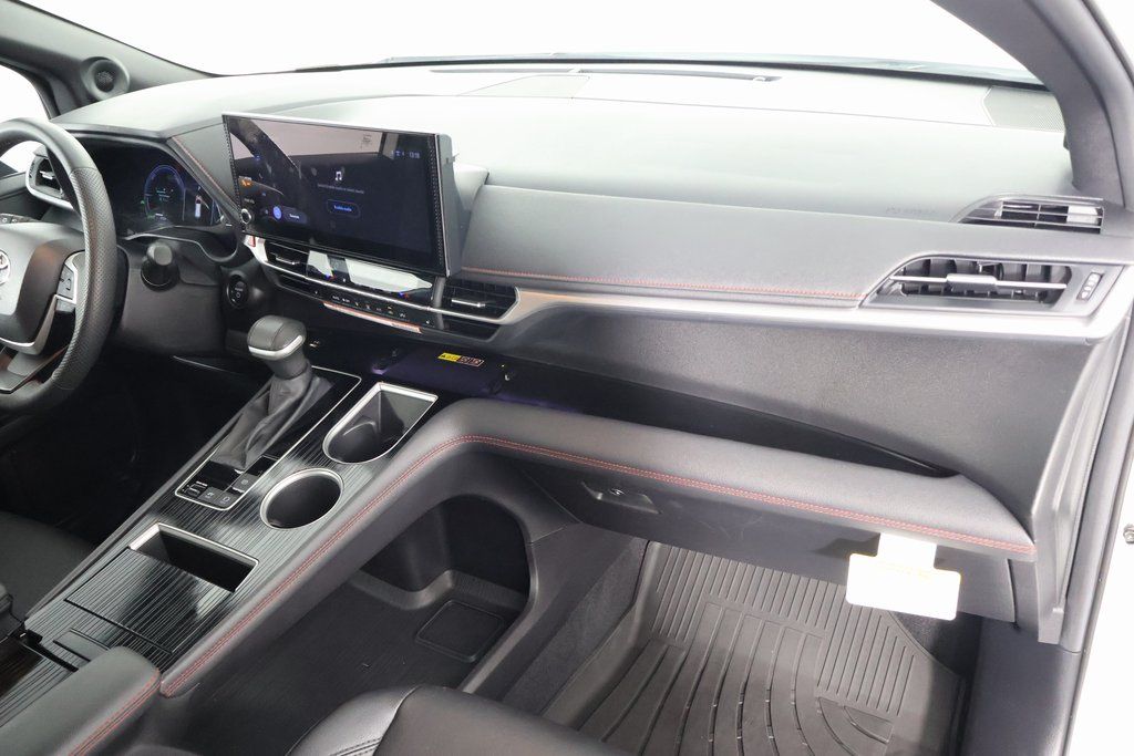 Thumbnail: 2026 Toyota Sienna - 8