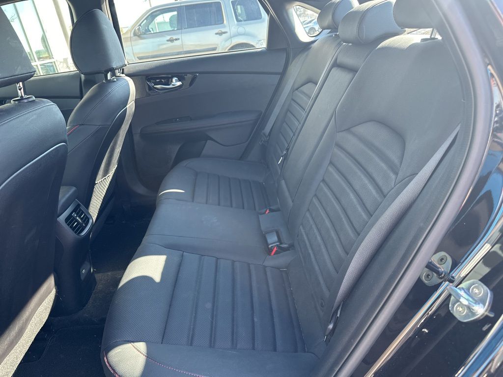 Thumbnail: 2022 Kia Forte - 8