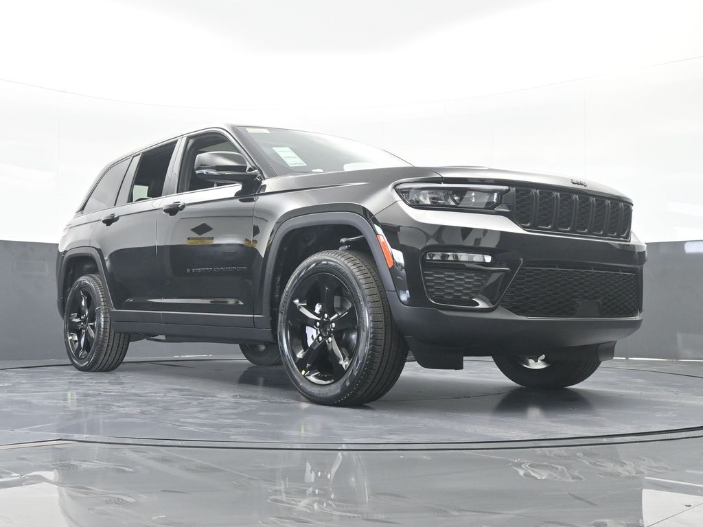 New 2025 Diamond Black Crystal Pearlcoat Jeep Limited image 56