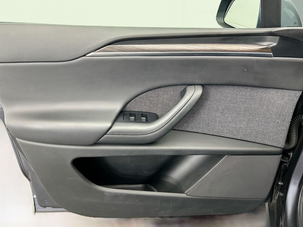 Thumbnail: 2023 Tesla Model X - 31