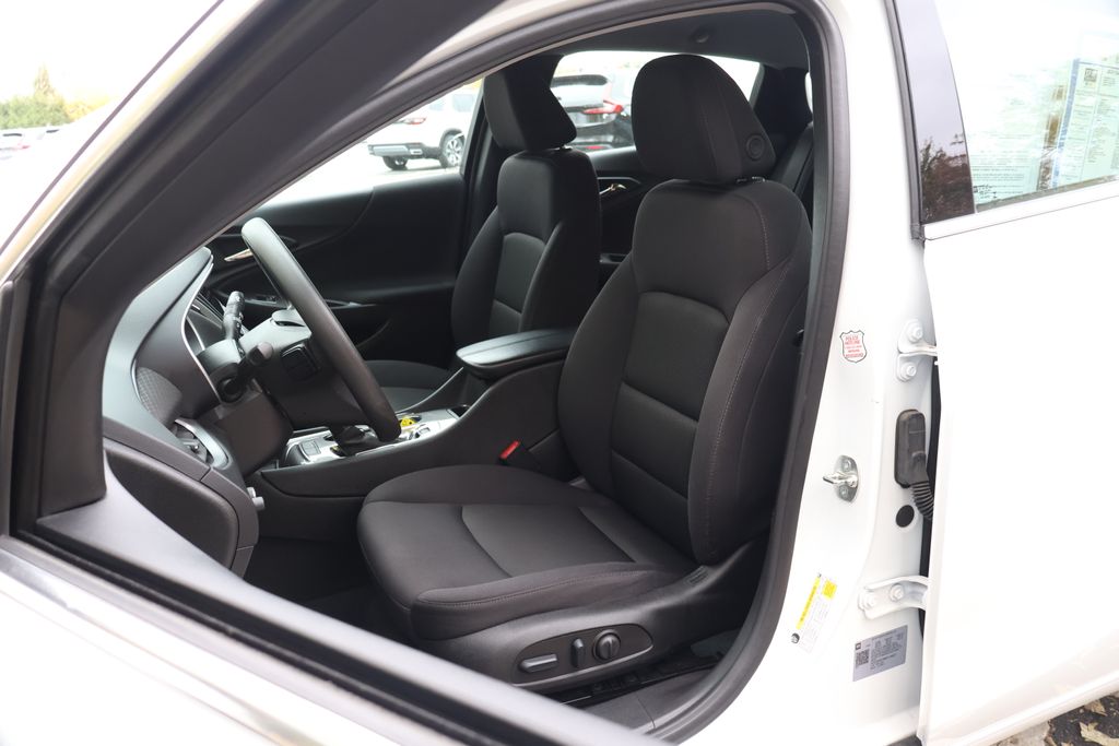 Thumbnail: 2024 Chevrolet Malibu - 31