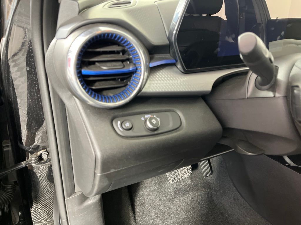 Thumbnail: 2025 Chevrolet Trax - 25