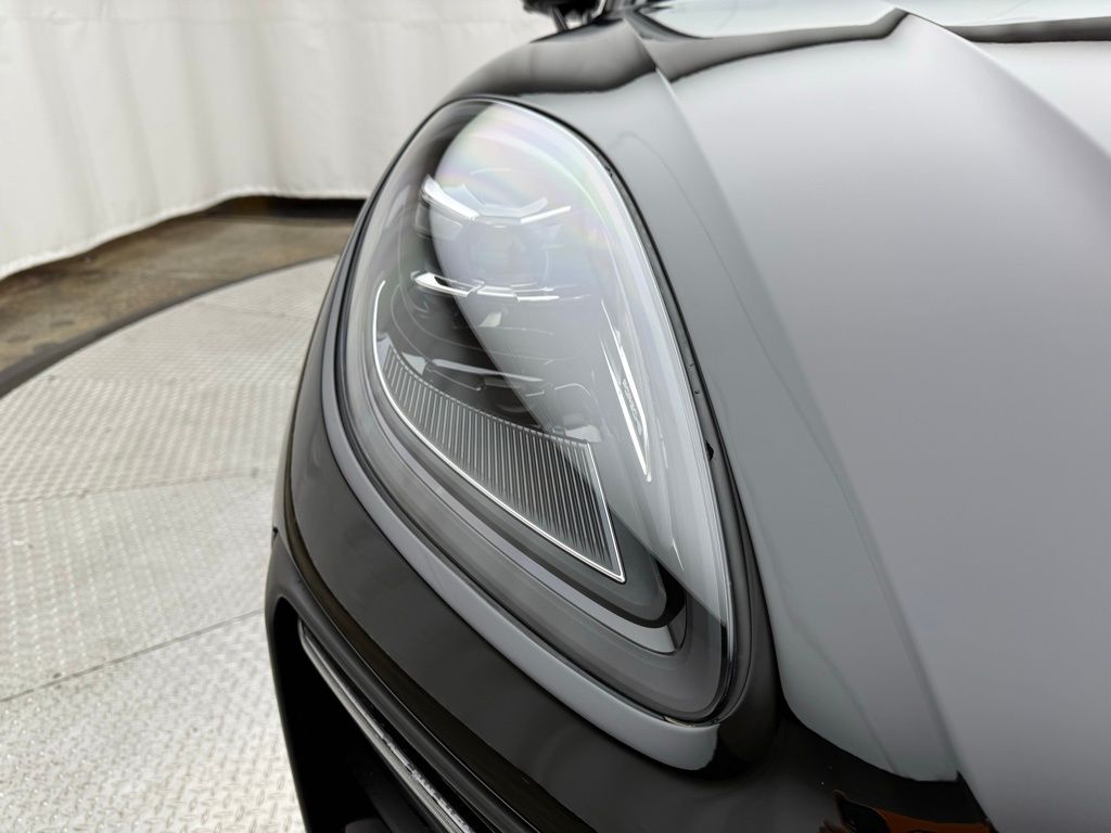 Thumbnail: 2025 Porsche Macan - 20